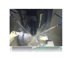 日本(ben)東光兄弟緊湊(còu)型加工中心工(gong)作中